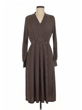 Loose mid-length synthetic fabric dress